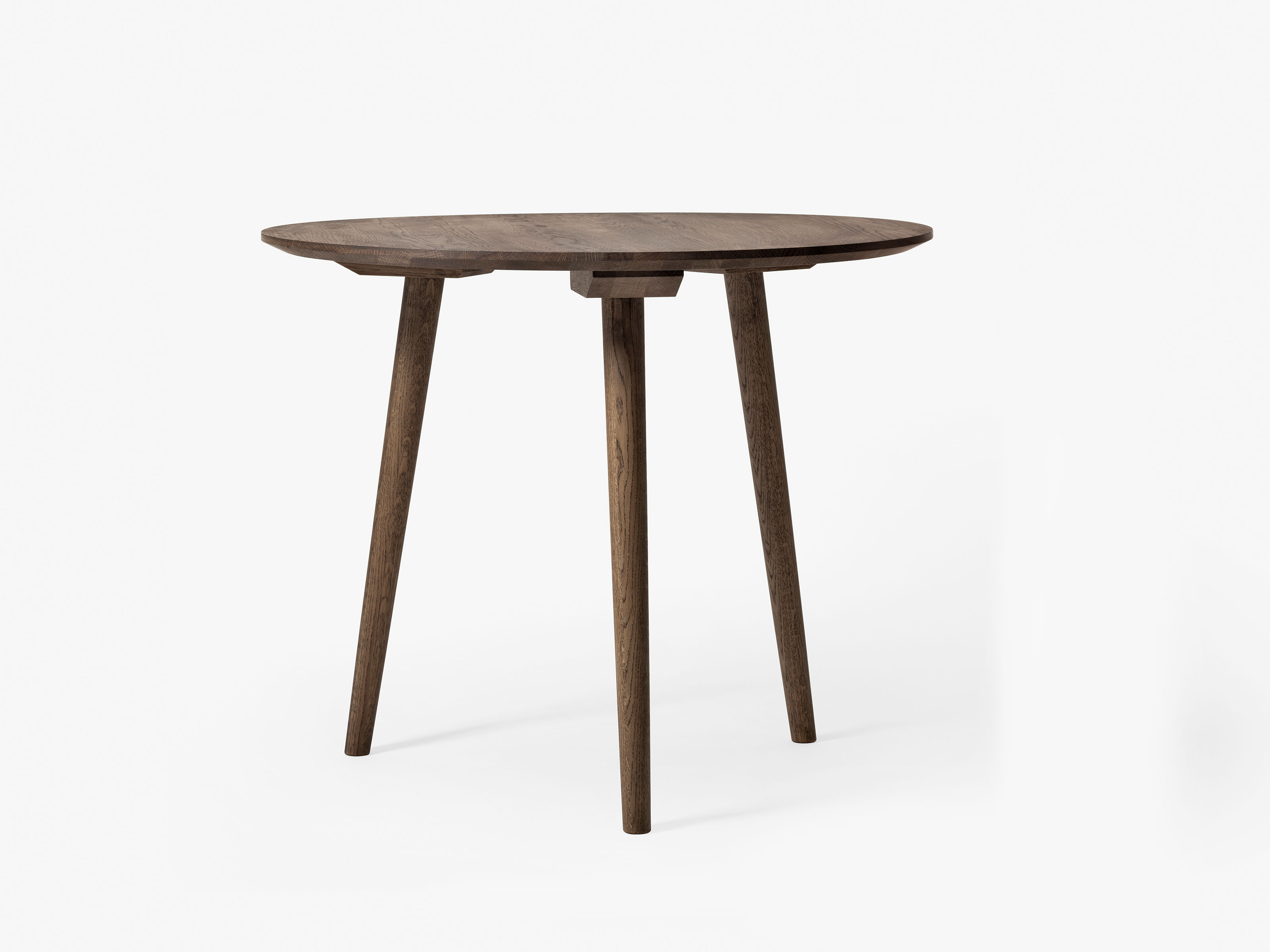 In Between SK3 Esstisch Ø90 cm - Eiche geräuchert