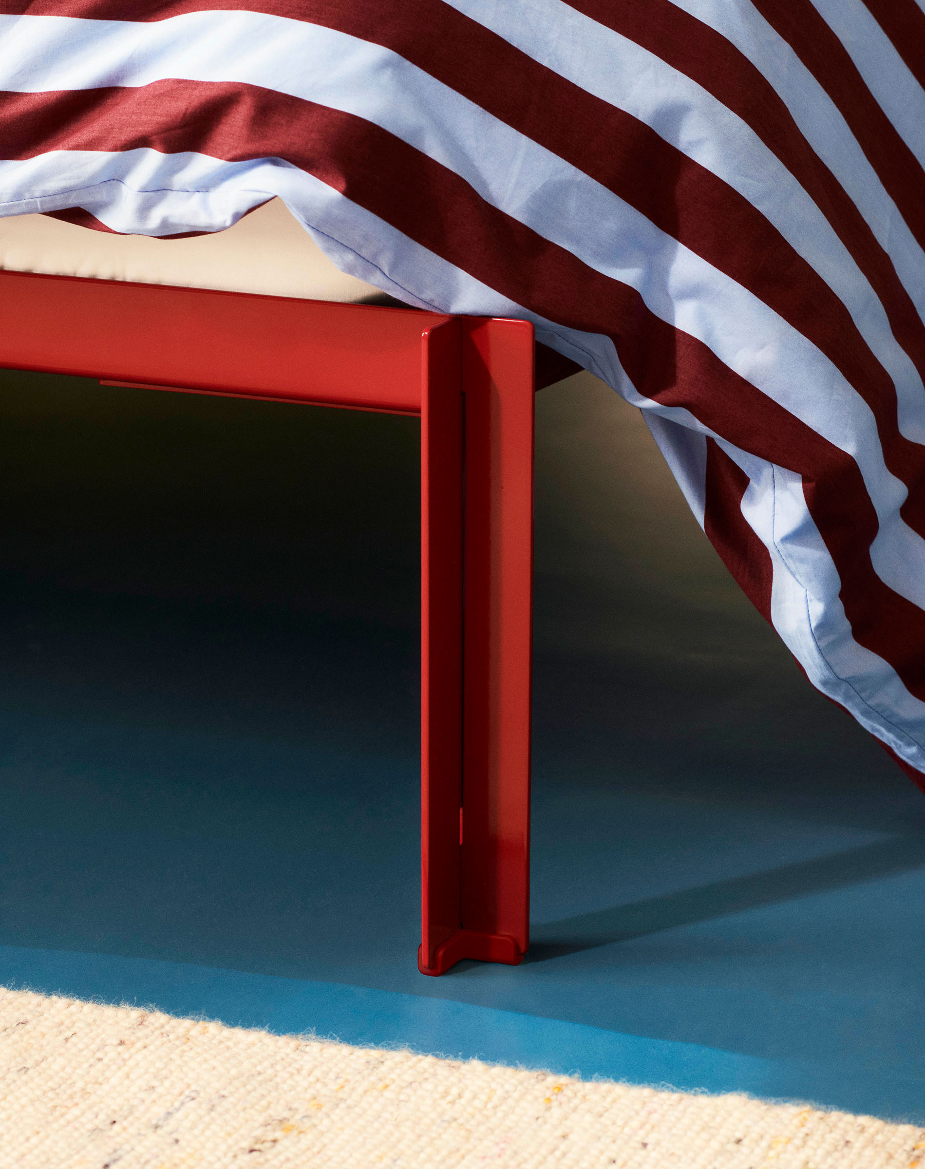 Connect Bett 160x200 mit Mittelstrebe Maroon red