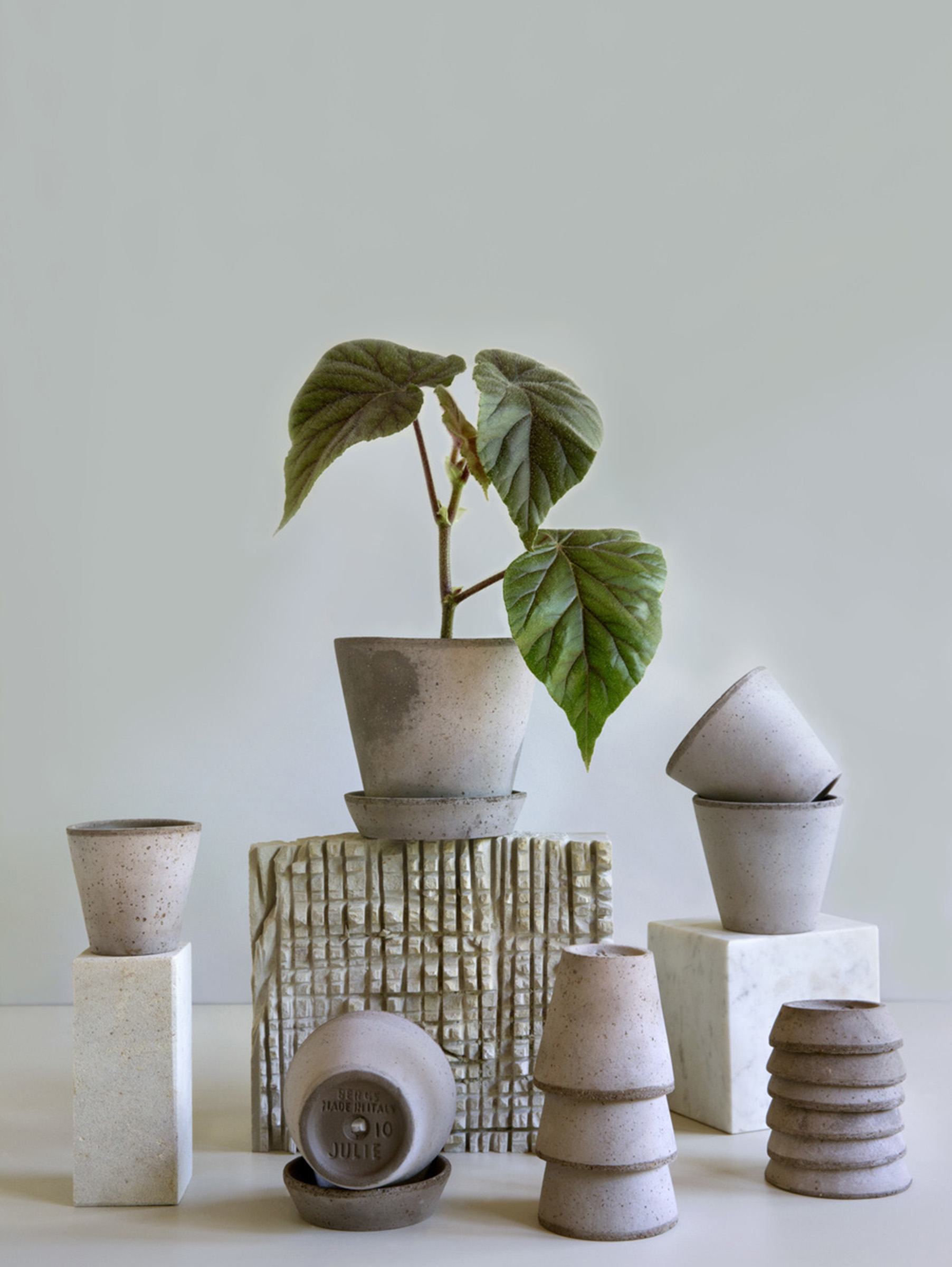 Julie Pflanztopf Raw Ø17 cm - Grau