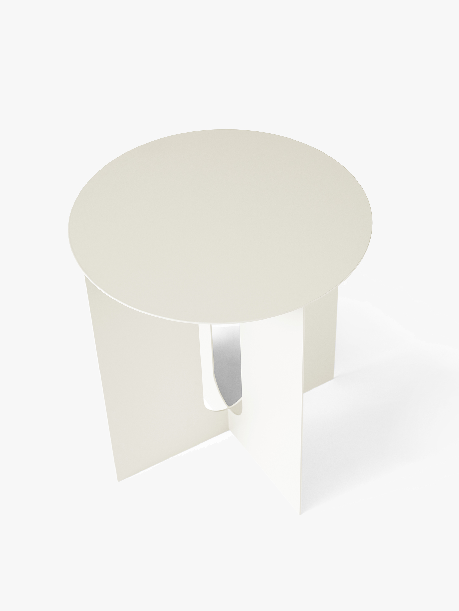 Androgyne Metall Beistelltisch Ivory