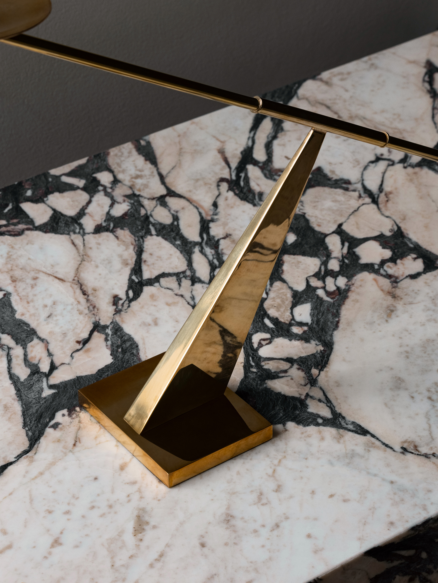 Interconnect Kerzenständer B70 cm - Poliertes Messing