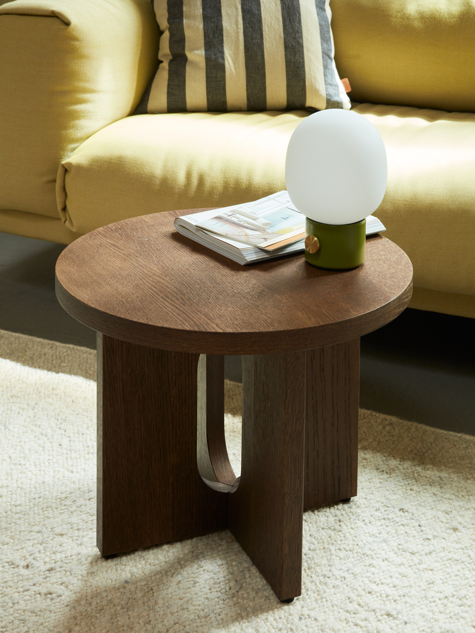 Androgyne Beistelltisch Ø50 cm Eiche dunkel gebeizt