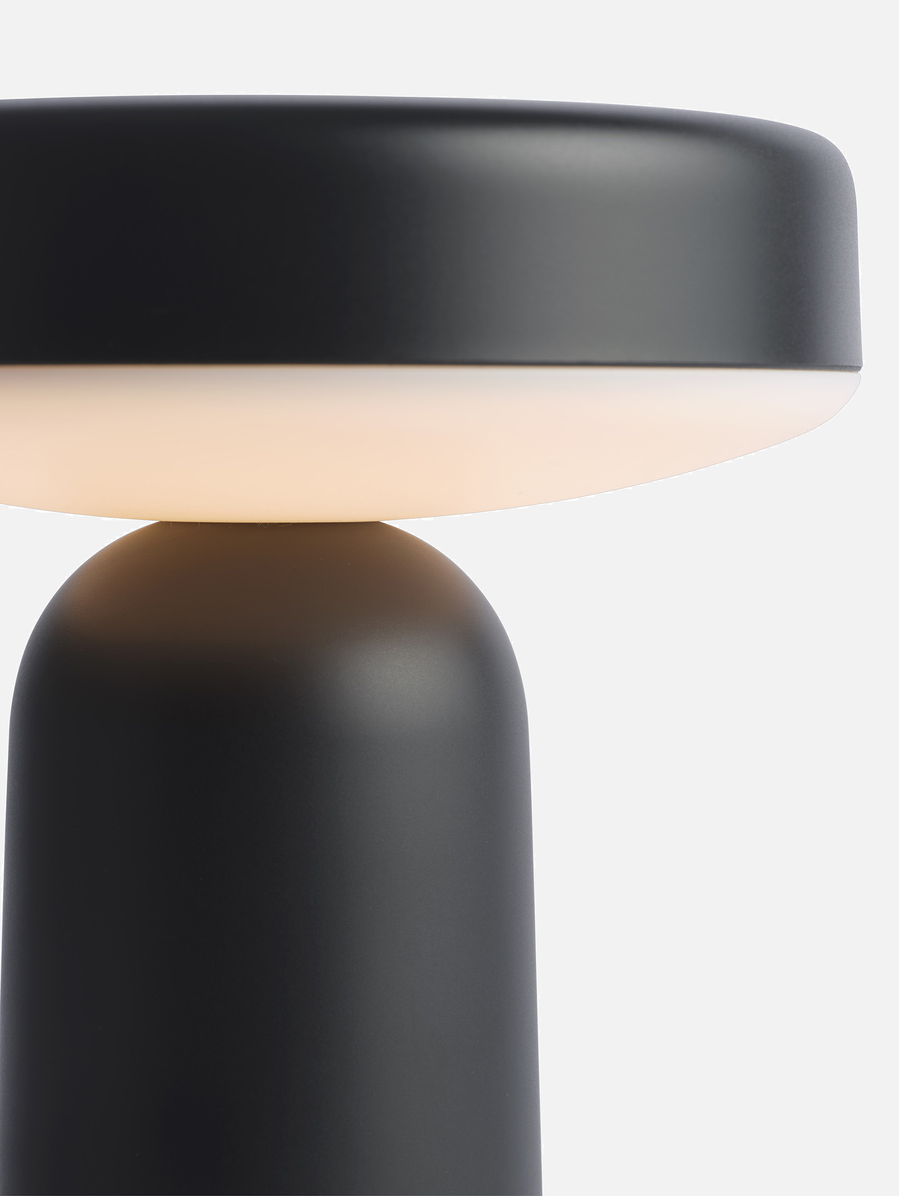 Ease tragbare Akku Tischleuchte - Schwarz