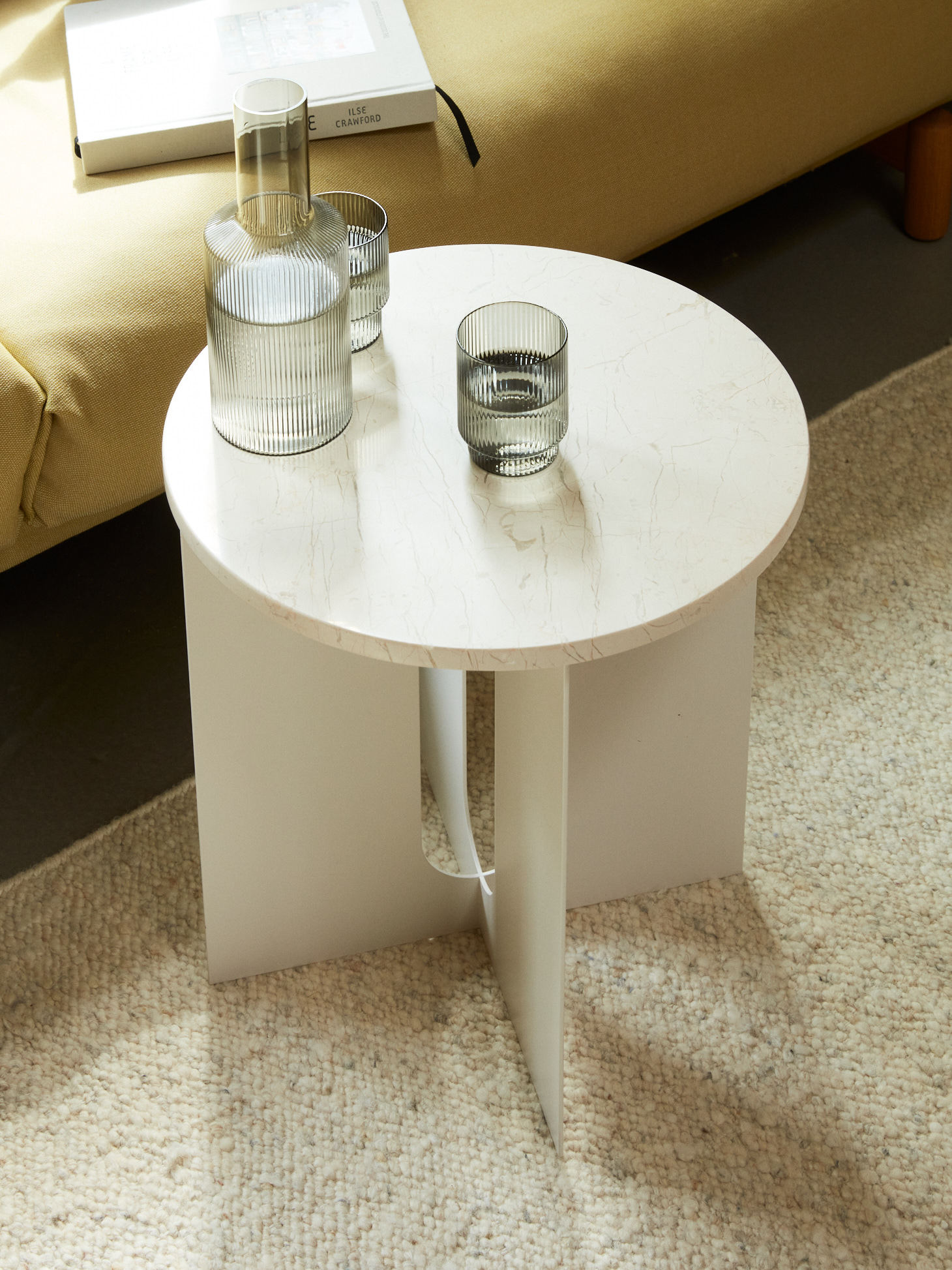 Androgyne Metall Beistelltisch Ivory