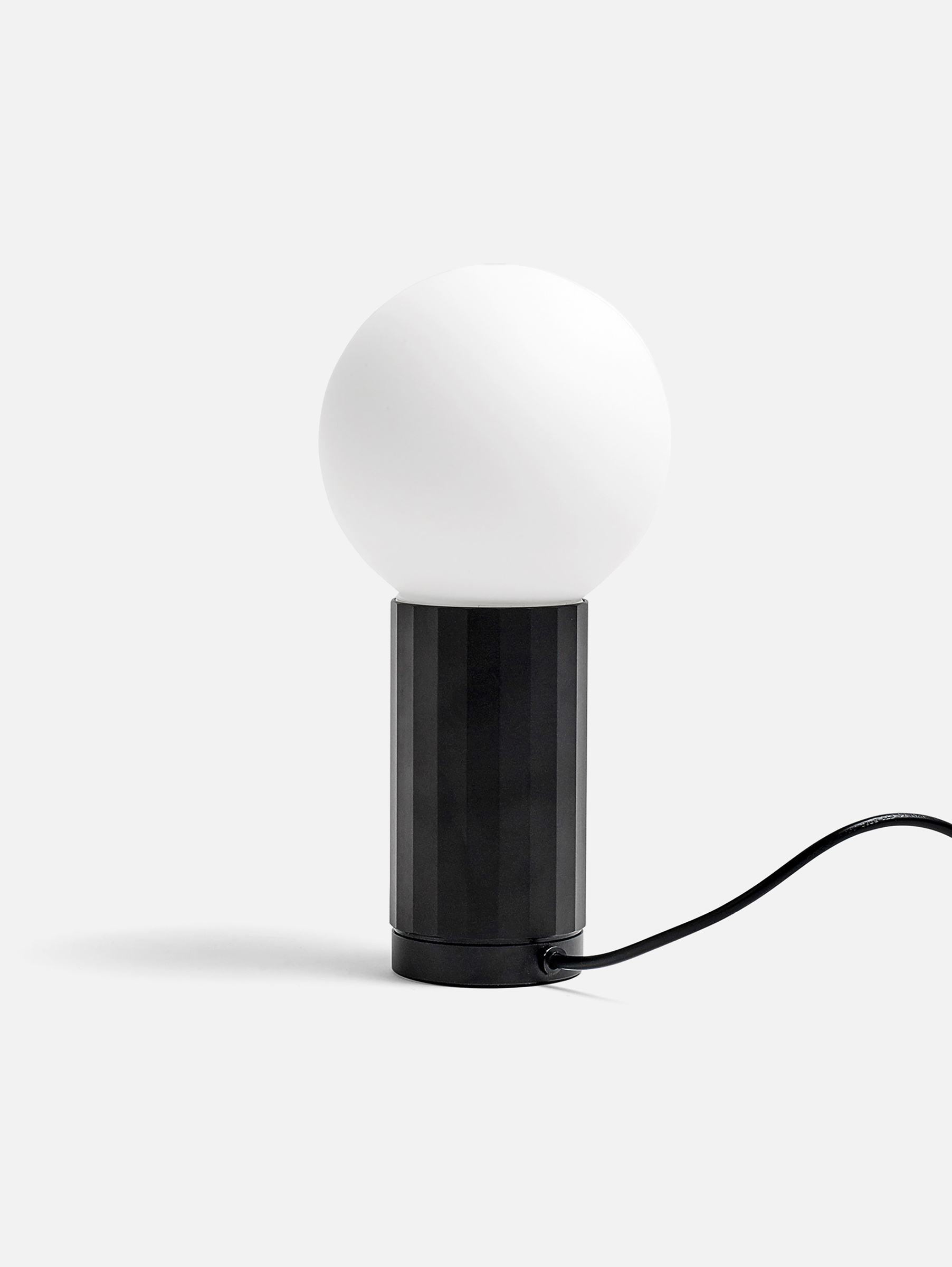 Turn On Tischleuchte Schwarz