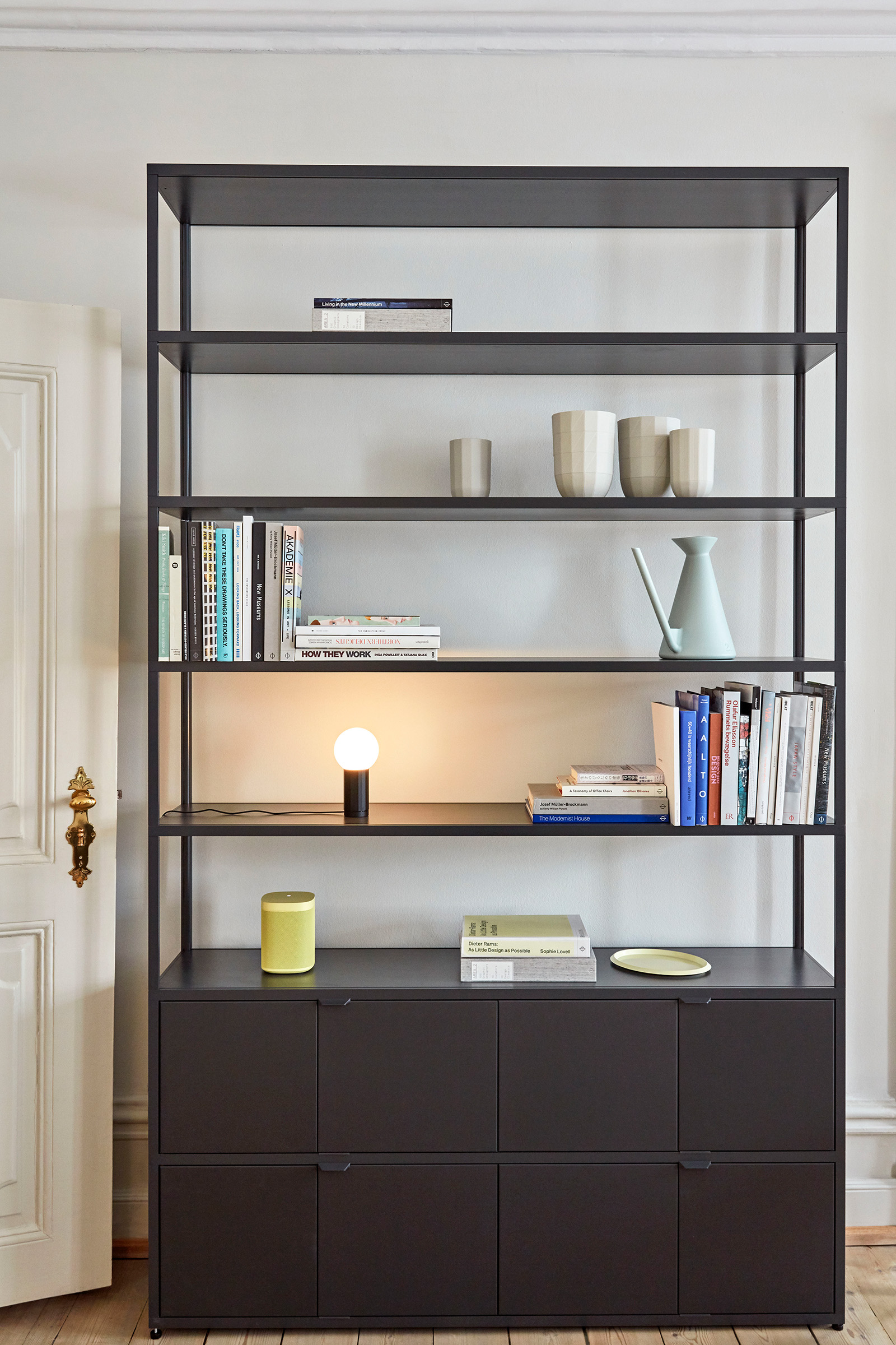 Turn On Tischleuchte Schwarz