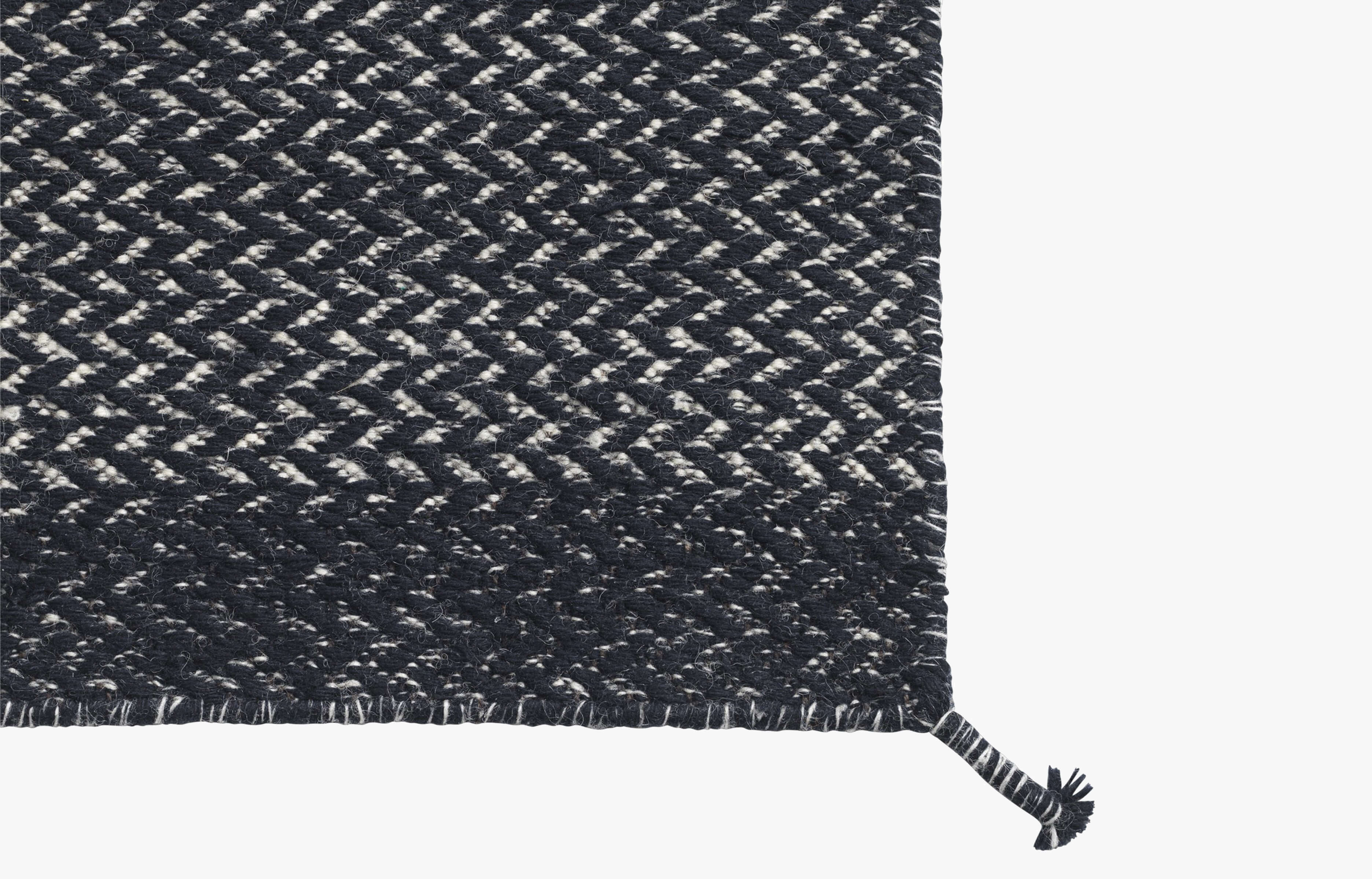 Ply Teppich 140x85 cm - Midnight blue