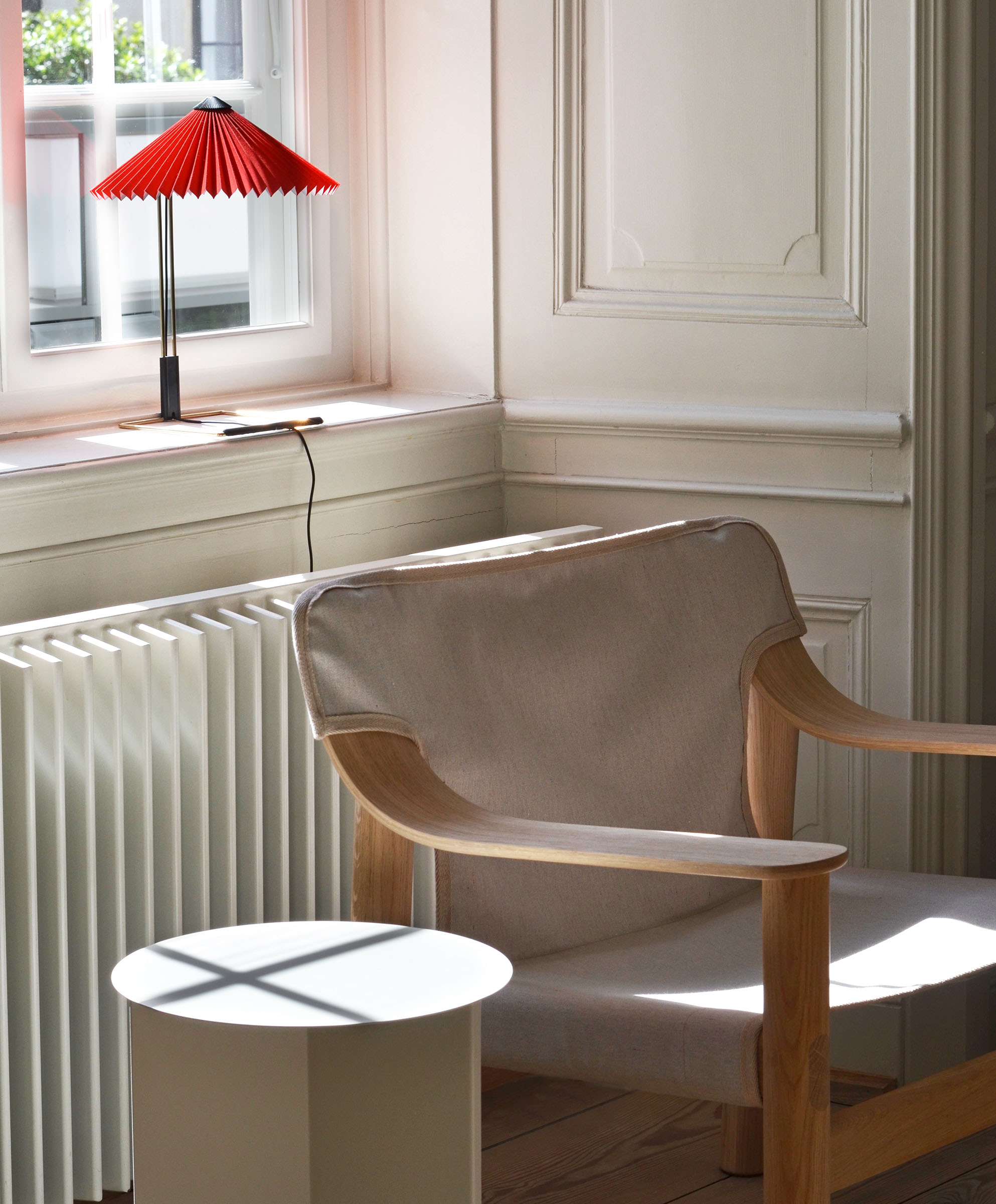 Matin Tischleuchte 300 Bright red shade